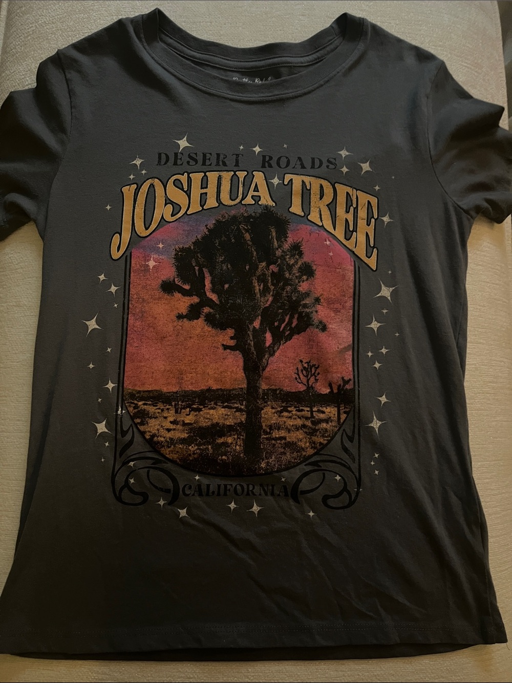 Women’s Joshua Tree Graphic Tee - dark gray.